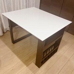 ダイニングテーブルの画像