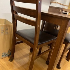 【急募】ダイニングテーブルと椅子二脚セットの画像
