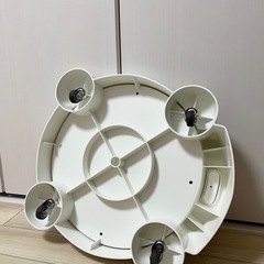 移動も出来るベビーチェア ・テーブル付きの画像