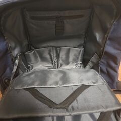 【引取急募】USBポート付き撥水リュック（防犯デザイン・ノートPC収納可）の画像