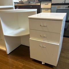 白い収納棚＆キャスター付き引き出しセットの画像