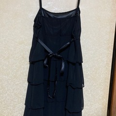 美品!フリル黒ワンピース
の画像
