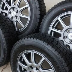 殆ど新品 195/65R15 超バリ溝 国産タイヤ スタッドレス 23年式 アルミホイール 国産 夏 冬 タイヤ トヨタ プリウス 5穴 54 アリオン エスクァイア オーリス カローラ アクシオ スポーツ フィールダー ルミオン クラウン セダン アイシス アルテッツ ウィッシュ オーパ オーリス ヴォクシー カルディナ カローラ アクシオ クラウン クラウン エステート クラウン セダン クレスタ チェイサー ノア ビスタ ブレビス PHV プリウス プレミオ プログレ マークII WiLL VSの画像