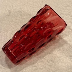 赤いおしゃれな花瓶 ガラス 新品未使用の画像