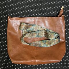 レザー風ショルダーバッグの画像