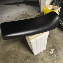 ヤマハ TW200 シートの画像