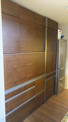 キッチン収納キャビネット