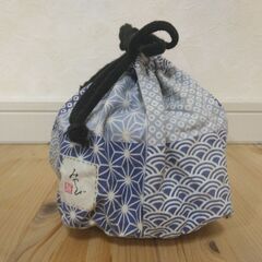 巾着袋　ブルー　和柄の画像