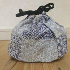 巾着袋　ブルー　和柄の画像