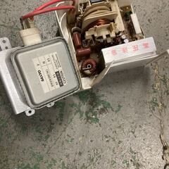 【家財】 電子レンジ 取り出し 高圧トランス マグネトロン 動作未確認 2M282H SANYO サンヨー 高容量のトランス 電源トランスの画像