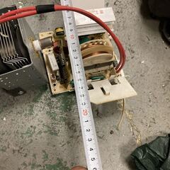 【家財】 電子レンジ 取り出し 高圧トランス マグネトロン 動作未確認 高容量のトランス 電源トランス シャープ SHARP 2M339Hの画像
