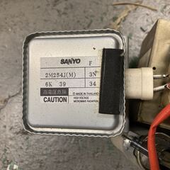 【家財】 電子レンジ 取り出し 高圧トランス マグネトロン 動作未確認 高容量のトランス 電源トランス SANYO サンヨー 2M254Jの画像