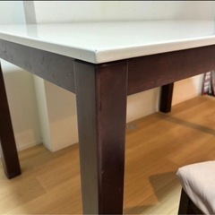 ダイニングテーブル 椅子4脚の画像