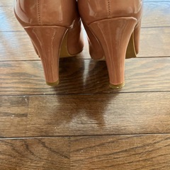 【ヒール7cm】パンプス サーモンピンク Lサイズ 光沢 エナメルの画像