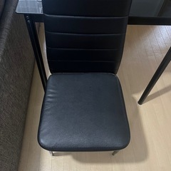 ダイニング用ガラステーブル➕椅子四脚 の画像