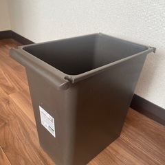 ゴミ箱（レジ袋の持ち手をかけられる）4個の画像