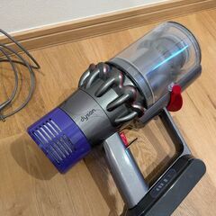 動作品　Dyson Cyclone V10 Fluffy SV12 ダイソンの画像