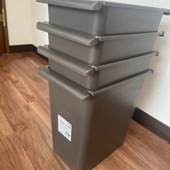 ゴミ箱（レジ袋の持ち手をかけられる）4個の画像