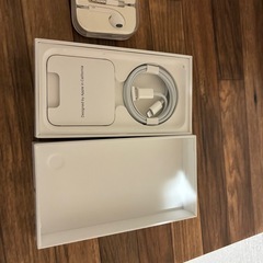 アイホン SE アイフェイスと充電ケーブルとイヤホン　旭川の画像