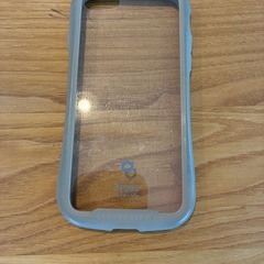アイホン SE アイフェイスと充電ケーブルとイヤホン　旭川の画像