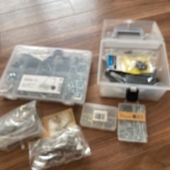 道具箱と道具棚、ドリル、ネジ色々の画像
