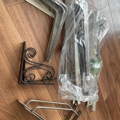 道具箱と道具棚、ドリル、ネジ色々の画像