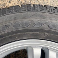 215/60R16 東北6県無料配送対応‼️爆安‼️最終値下げ‼️②超超超バリ溝❗ 国産トーヨータイヤ‼️ アルミ付き 国産 タイヤ !!　スタッドレスの画像