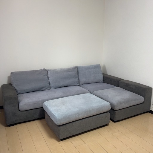 ソファ　3人掛け？4人掛け？