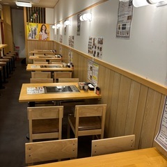朝の掃除とキッチンでオープン前の準備の画像