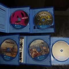 PS4コントローラーとソフト5本セットの画像