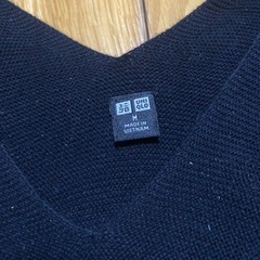 UNIQLO黒ニットの画像