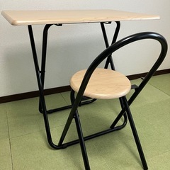 折りたたみデスク&チェアセットの画像