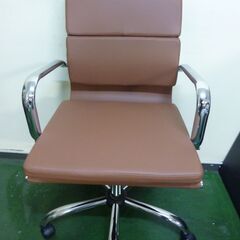 M※取引中/売約済***********　　　　　　　未使用/新品　カスタマイズ品　イームズ オフィスチェア ソフトパッドグループチェア ソフトレザー ロッキング機能 座面昇降 デザイナーズチェア チョコブラウンの画像