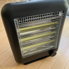 プラスマイナスゼロの電気ストーブの画像