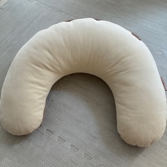 エールべべ　授乳クッションの画像