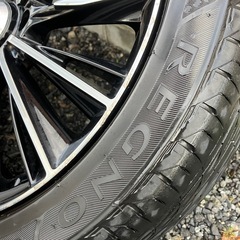 １８インチ・RAYZ ベルサス　タイヤホイールセットの画像
