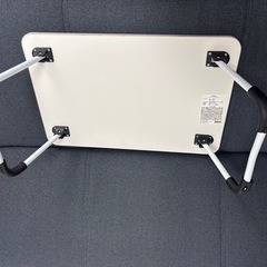 折りたたみテーブルの画像