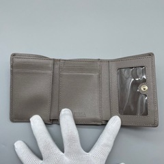 【FURLAフルラ】三つ折り財布 グレージュの画像