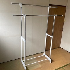 ハンガーラック　キャスター付の画像