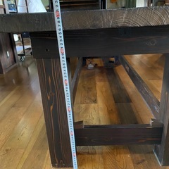 10/14まで アスナロの木を使ったセンターテーブルの画像