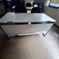 オフィス用デスクの画像