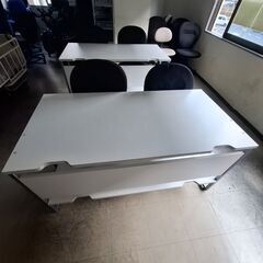 オフィス用デスクの画像