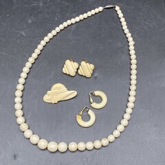 天然素材 アイボリー クリーム色 大ぶり 丸玉 アクセサリー ま...