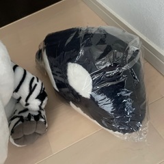 ホワイトタイガーとイルカのぬいぐるみの画像