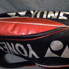 ダメージ有 ≪yonex≫ラケットリュック　    73x32x25 ブラックxレッド   	272050000PR54の画像