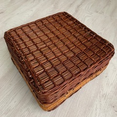 ピクニックに使えそうなカゴの画像