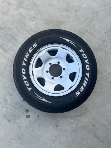 中古タイヤスチール 鉄ホイール付き195/80R15 107/105NトーヨーH30 