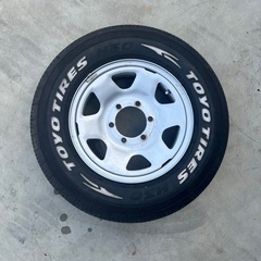 中古タイヤスチール 鉄ホイール付き195/80R15 107/105NトーヨーH30 の画像
