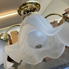 K2510-096 シャンデリア① アンティーク 通電確認済み キズ汚れ有り の画像