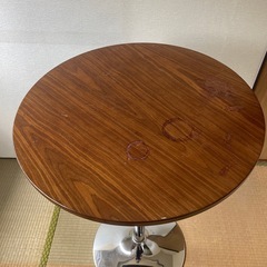 丸型テーブルの画像
